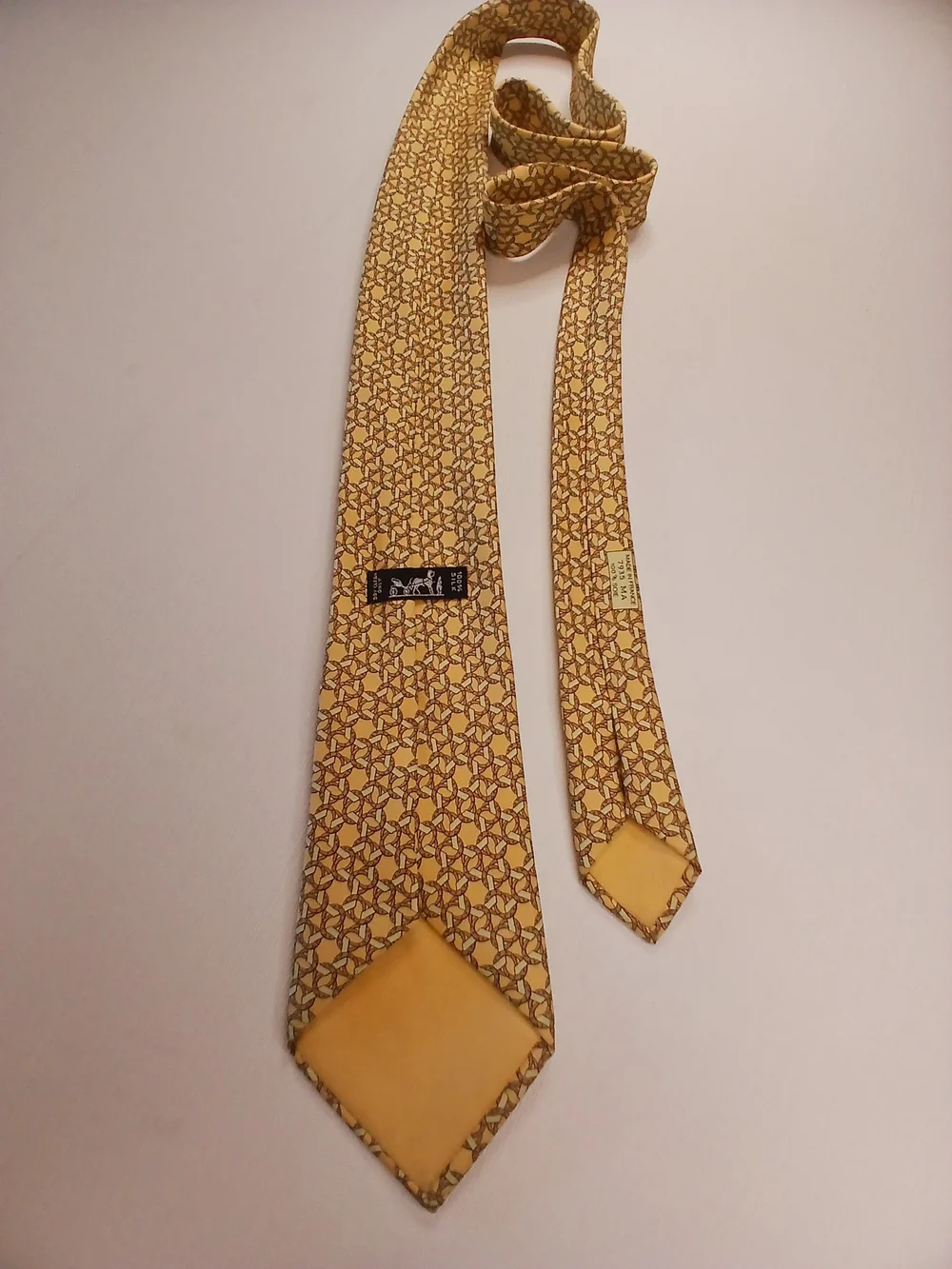 Vintage Hermes Paris 7935 MA Yellow Gold Chain Pattern 100%Silk France - Picture 4 of 9